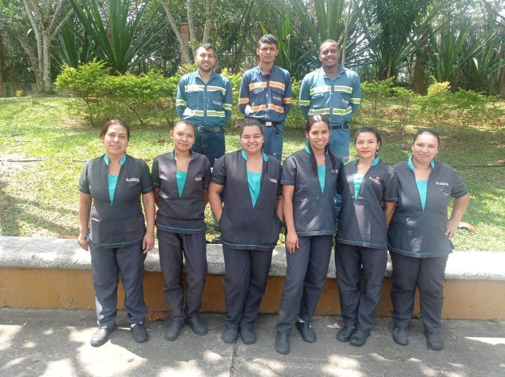 Servicios de Aseo y Limpieza para Grandes Superficies 7 Equipo de Servicios de Aseo y Limpieza Induaseo