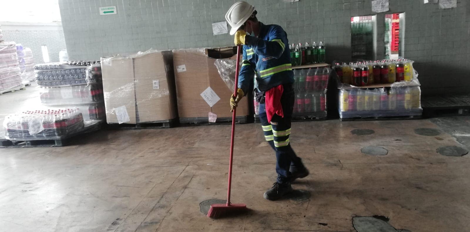 Limpieza de Bodegas: Soluciones Profesionales para Mantener su Espacio Seguro y Organizado 10 MApa de Colombia con pins en las oficinas de Induaseo