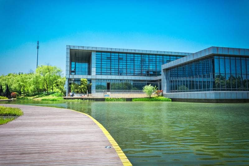 Descubra Nuestros Servicios de Limpieza Especializada en Colombia 10 Limpieza en parques empresariales Induaseo