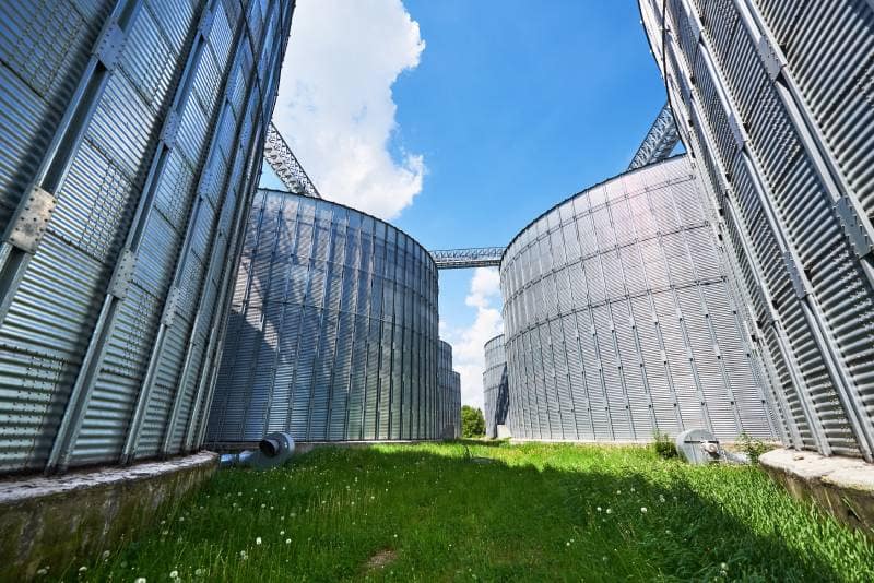 Descubra Nuestros Servicios de Limpieza Especializada en Colombia 11 Limpieza industrial para fábricas, plantas de producción y entornos de alto riesgo